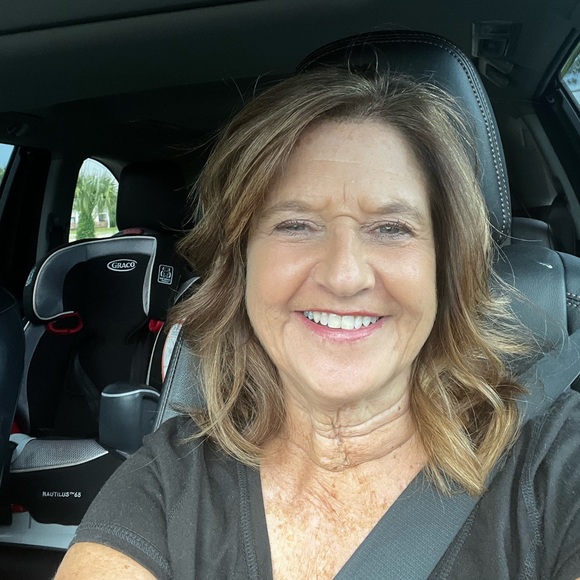 Meet your Posher, Julie - Picture 2 of 2